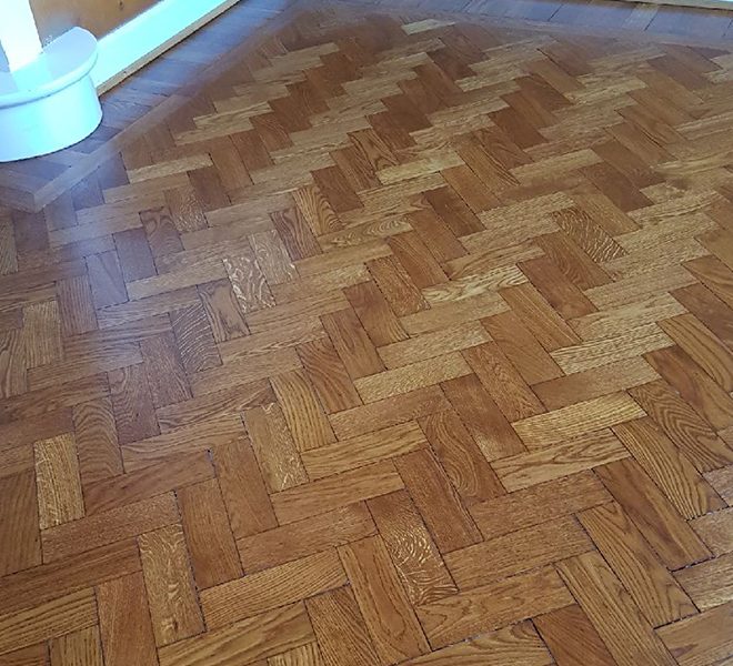 mork pigmenterad fiskbensparkett